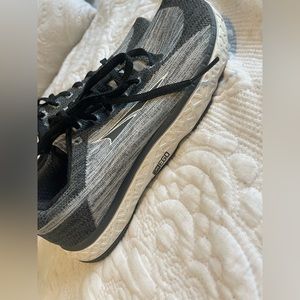 Altra Women's Black and Gray Athletic Shoes